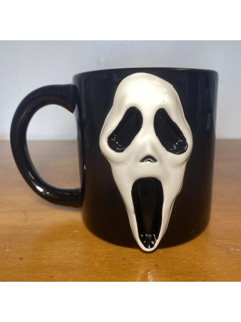 Halloween Icon Embossed Scream Ghostface Horror 20oz Coffee Mug Cup Bioworld